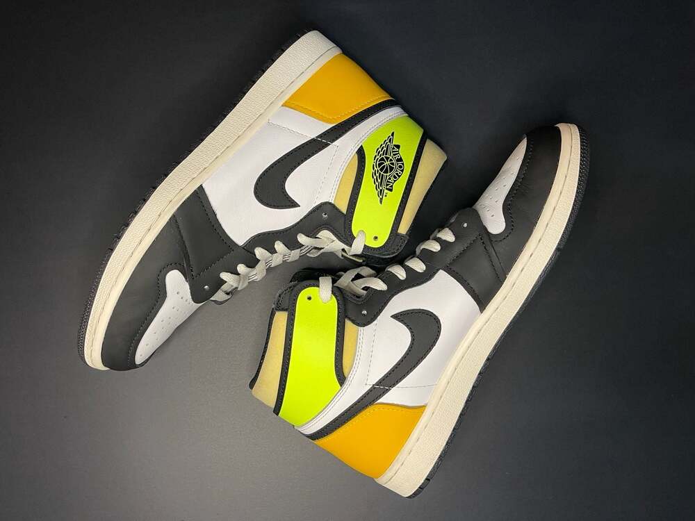 Jordan 1 “Volt” size: 10m ( Pre-owned) OG box 
(555088-118)